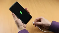 Puhelin latautuu hitaasti? Näin lataat sen kaksinkertaisesti nopeammin – tehokkaat vinkit