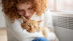 Kun kissa näkee sinut äitinään: merkit siitä, että olet hänelle muutakin kuin vain ihminen