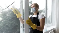 Valo ei enää piiloudu läikkiin: näin palautat ikkunoiden kiillon ilman kemikaaleja