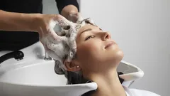 Hiustenpesun salaisuudet: Kuinka paljon shampoota todella tarvitset – stylistien vastaus