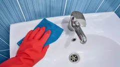 Jokainen suihkussa käynti – pieni rikos kylpyammetta vastaan: Yksi tapa estää bakteerien kasvu