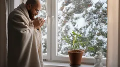 Vedontulo, kondenssi ja jää: muovisten ikkunoiden omistajien suurin virhe, joka vie kaiken lämmön