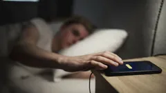 Lataat yöllä – menetät rahaa ja puhelimen: ansa, johon miljoonat lankesivat