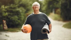 Paras jalkatreeni yli 60-vuotiaille: Näin vahvistat lihaksiasi helposti ja voit paremmin