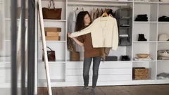 Modernin sisustuksen suurin vihollinen – vaatekaappi: näin trendikkäät designit korvaavat sen