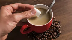 Kofeiini ja sokeri: milloin niitä kannattaa välttää ja miten ne vaikuttavat sinuun – asiantuntijoiden vastaukset