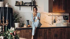 Ylellinen ilme, mutta edullisempi kuin remontti: Keittiön uudistamisen niksit ilman turhia kuluja