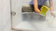 Hotellin salaisuus, josta siivoojat eivät kerro: suihku kiiltää ilman ainuttakaan likatahraa