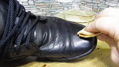 Miksi isoäitimme kiillottivat kenkiä banaaninkuorella: unohtunut, hämmästyttävä niksi