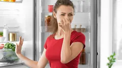 Hajuton jääkaappi: mihin laittaa yksi lusikallinen 'pelastajaa', joka löytyy jokaisesta kodista