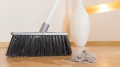 Suurimmat virheet pölyn pyyhinnässä – näin siivoat tehokkaasti, ettei pöly palaa takaisin