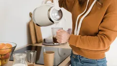 Kuinka monta kertaa vettä voi keittää vedenkeittimessä: kemistit varoittavat vakavasta virheestä